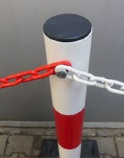 Słupek parkingowy blokujący U-12b | metalowy, 150(110) cm, do wkopania, łańcuchowy, 2 otwory (zalecane)